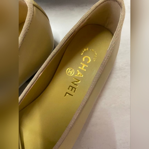 Chanel Beige and Black Women's Ballet Flats - Picture 3 of 9